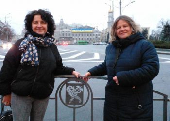 December 2022. GX journalists Halyna Polovyk and Natalka Boichenko on Maidan Konstytutsii Square, one of the most recognizable places in Kharkiv / Archive by Halyna Polovyk.