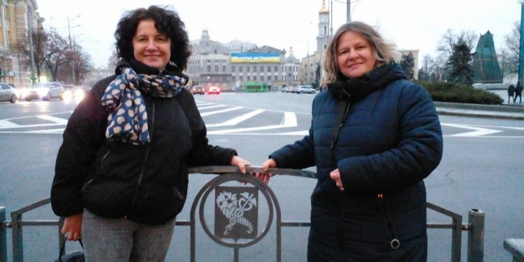 December 2022. GX journalists Halyna Polovyk and Natalka Boichenko on Maidan Konstytutsii Square, one of the most recognizable places in Kharkiv / Archive by Halyna Polovyk.