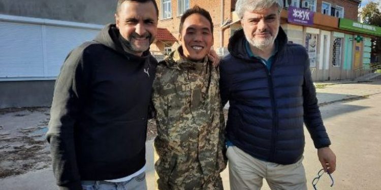 Bohdan Bitik (left), Corrado Zunino (right), and Japanese journalist/AFU soldier