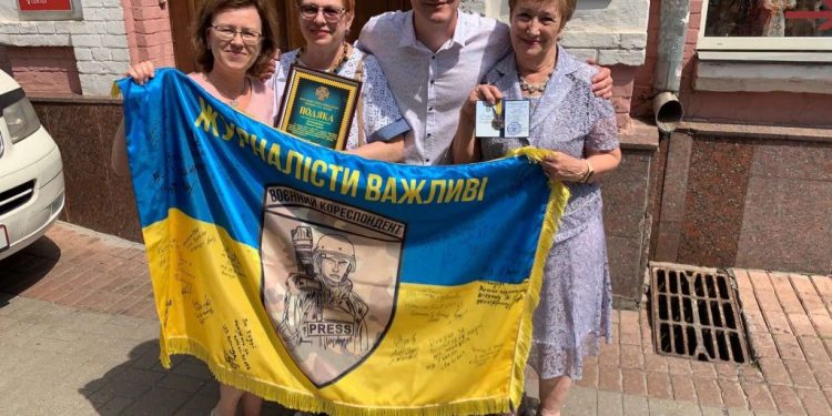 Among those honored is Nataliya Kuzmenko, head of NUJU's Zaporizhzhia regional organization /Zaporizhzhia JSC coordinator (second from the left)