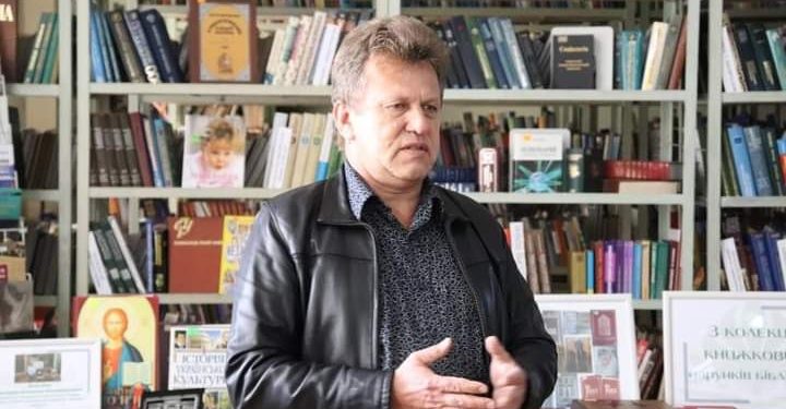 Ivan Melnyk at the opening of the book exhibition "From the Collection of Gifts 2021–2022" in the Odesa National Scientific Library. / Photo by Yaroslava Riznykova.