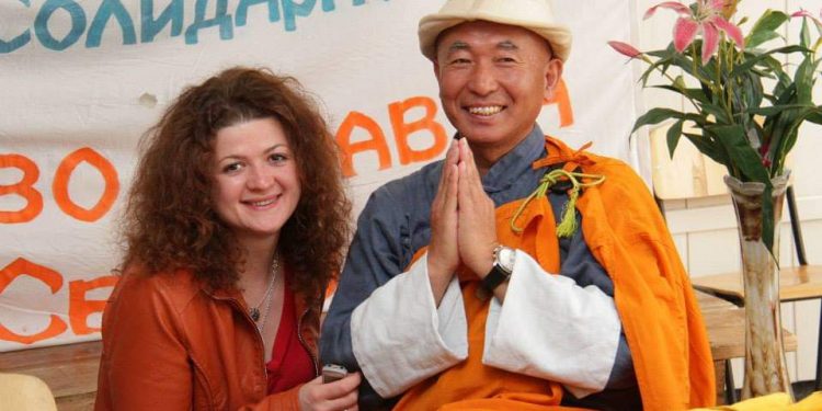 2014. Yuliya with the famous Buddhist peacemaker monk Junsei Terasawa, who came to visit the ancient monument "Stone Tomb" near Melitopol. / Archive of Yuliya Olkhovska.