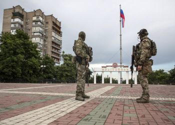 Russian soldiers in occupied Melitopol, Ukraine. Photo: EPA-EFE/Serhii Ilnytskyi