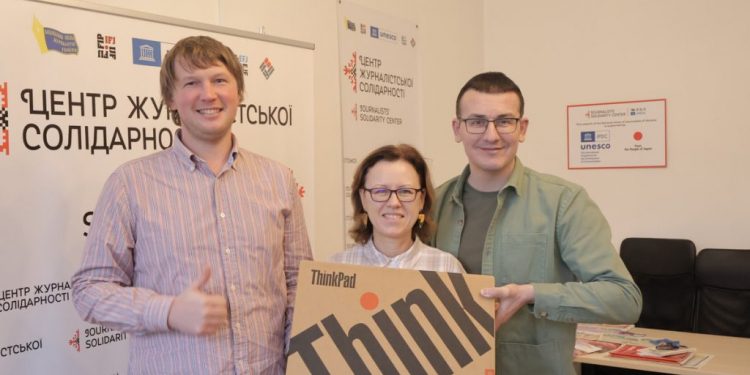 National Union of Journalists of Ukraine and Academy of Ukrainian Press provide Dmytro Kovalchuk with a laptop