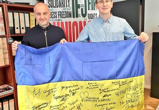 IFJ General Secretary Anthony Bellanger with NUJU President Sergiy Tomilenko at IFJ headquarters in Brussels, Belgium. Photo: IFJ