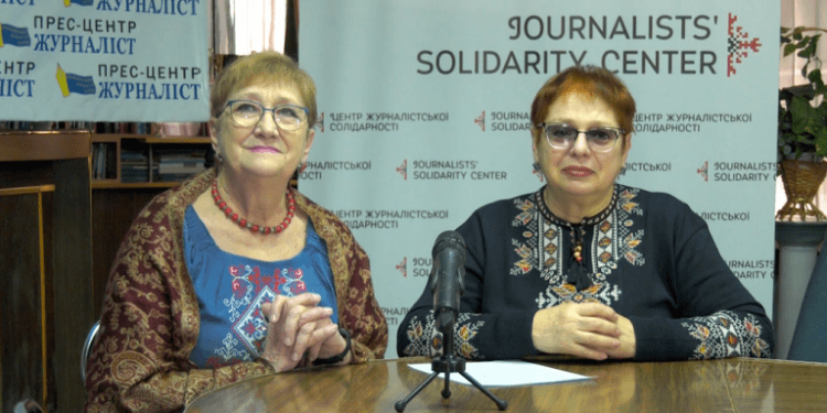 Nataliya Kuzmenko and Valentyna Manzhura at the Journalists' Solidarity Center of NUJU during the broadcast