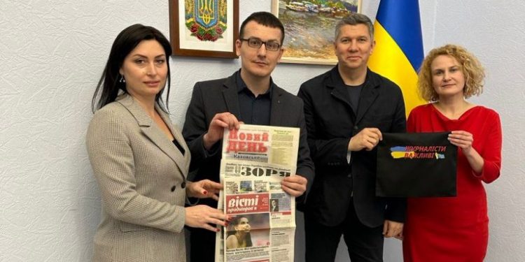 According to Rostyslav Karandieiev, the NUJU's slogan Journalists Are Important is very apt.

And this photo with front-line newspapers is definitely symbolic