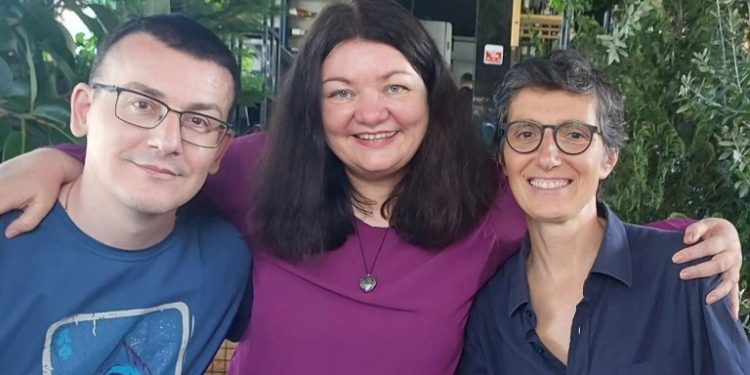 Famous Luhansk journalist Maryna Zhyvotkova hugging EFJ President Maja Sever and NUJU President Sergiy Tomilenko: the initiative of a professional shelter for Ukrainian journalists in Kosovo is one of the most important initiatives of the EFJ