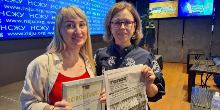 Tetiana Velyka (on the left) with NUJU First Secretary Lina Kushch at the first screening of the On The Frontier documentary