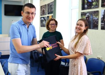 NUJU leaders Sergiy Tomilenko and Lina Kushch with Diane Tisdall. Photo by NUJU