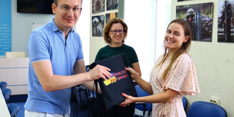 NUJU leaders Sergiy Tomilenko and Lina Kushch with Diane Tisdall. Photo by NUJU