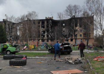 Daily Mail journalists Richard Pendlebury and Jamie Wiseman in the destroyed military town near Antonov Airport, Hostomel, April 2022. PHOTO by Kostiuchenko