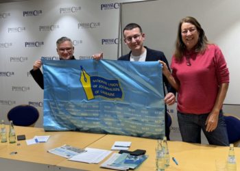 Sergiy Tomilenko (in the center), the President of the Bavarian Journalists' Association (BJV), Herald Stocker, and Andrea Roth, a member of the Advisory Board of the Academy of Political Education, during a meeting at the press club of the Ludwig Maximilian University of Munich. Photo by NUJU