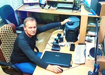 The Nadiya TV and Radio Company from the Kharkiv front-line region uses a charging station in its daily work. Photo by Pavlo Sukhariev