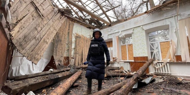 Portuguese journalist Cândida Pinto prepares a report from the front-line zone. Orikhiv, March 2023. Photo by A. Kovalenko