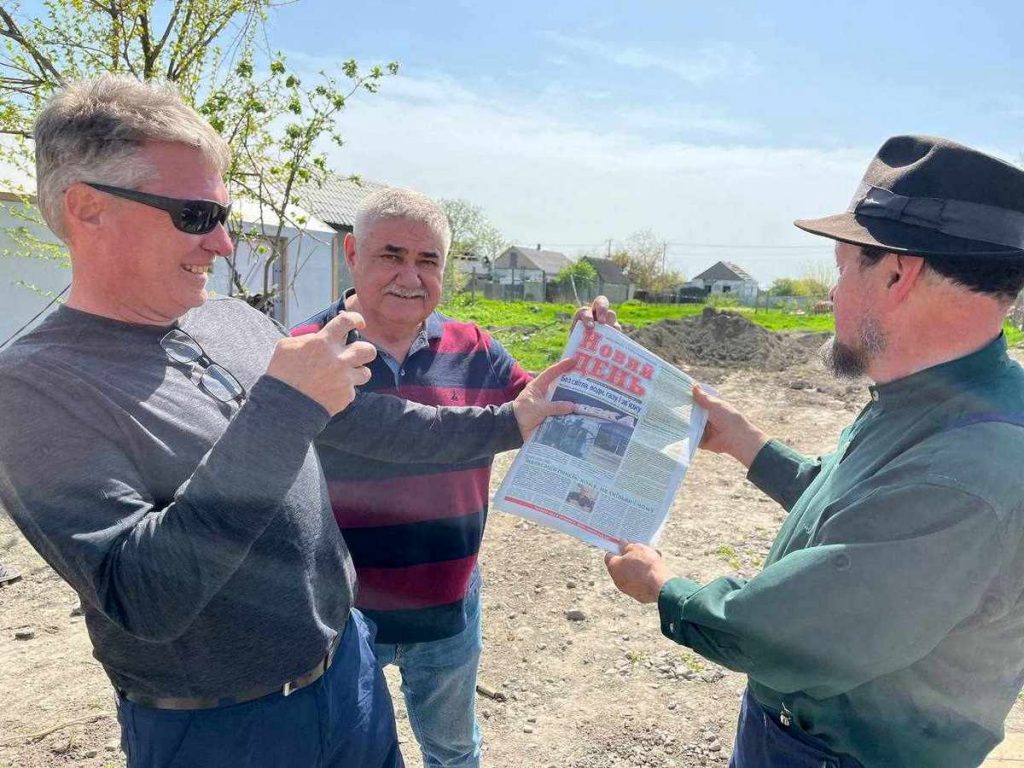 "When people receive a newspaper, it becomes a salvation for them" - Anatolii Zhupyna thanks German Journalists Association for support 2 001 1024x768 1