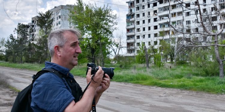 Frédéric Pétry during filming in Orekhov. Photo by 65 SMB / Andrii Andriienko