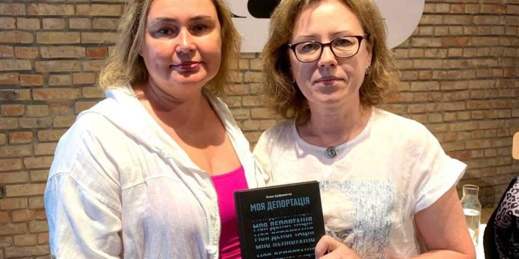 Lina Kushch with Olena Tsyhipa, wife of captured Ukrainian journalist Serhii Tsyhipa