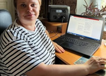 Kateryna Zavarzina tests a new charger