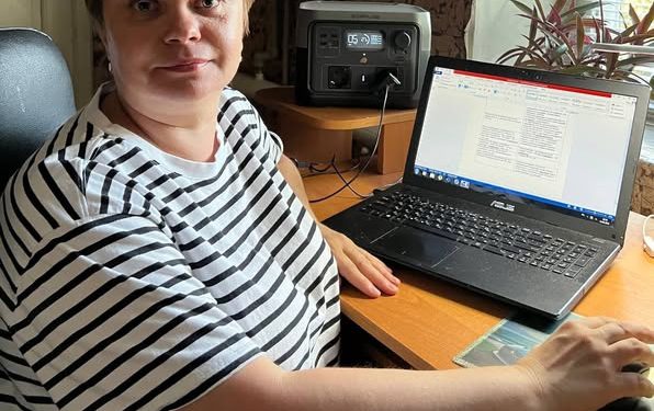 Kateryna Zavarzina tests a new charger