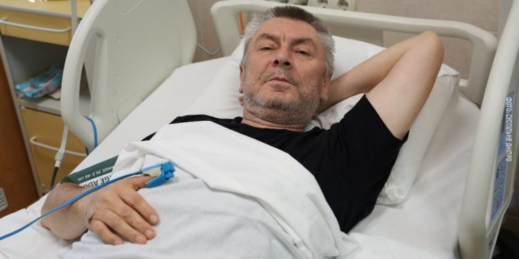 Doctor Andrii Rebrov in a hospital bed. Photo by Suspilne Donbas