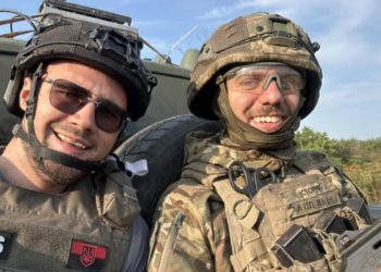 The ‘Death Zone’ has expanded threefold: journalists speak about new challenges in work in 2025 2 “Coffee, body armor, camera, pickup truck bed, speed, ground drones…” Journalist Artem Lystopad (left) says he loves his job. Photo by Facebook / Artem Lystopad