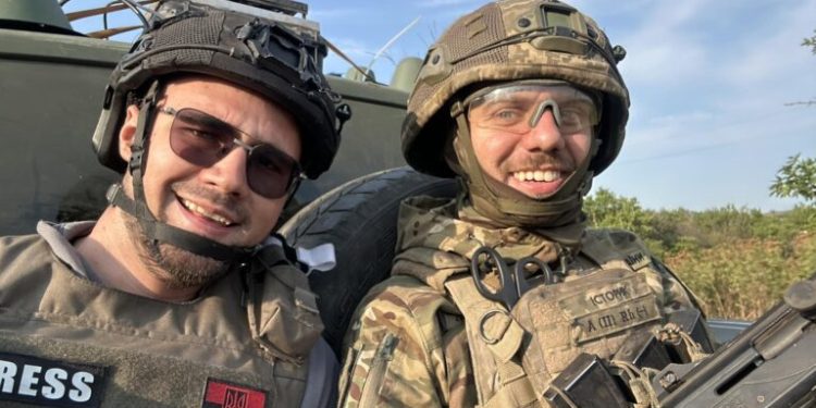 The ‘Death Zone’ has expanded threefold: journalists speak about new challenges in work in 2025 1 “Coffee, body armor, camera, pickup truck bed, speed, ground drones…” Journalist Artem Lystopad (left) says he loves his job. Photo by Facebook / Artem Lystopad