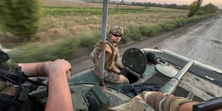 Sergeant Oleh Petrasiuk shoots down FPV drone hunting a Dutch journalist 1 Sergeant Oleh Petrasiuk of the 24th Separate Mechanized Brigade on the outskirts of Chasiv Yar. Photo: Ivan Petrychak / press service of the 24th Separate Mechanized Brigade