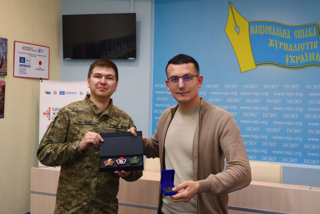 300 journalist groups on the frontline: press officer Ruben Sarukhanian receives NUJU’s award 3 572775360 25159344677057059 203937333530270371 n scaled 1