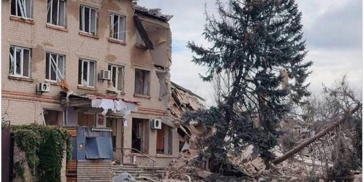 Without money, but not without a voice. How frontline publications in Zaporizhzhia Region survive 1 All that remains of the Lydia Hotel in Huliaipole. Photo: Holos Huliaipillia