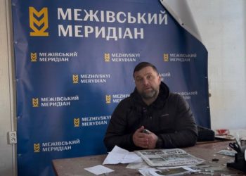 During a trip to the frontline Mezhova (the newsroom has been relocated to Dnipro), Yevhen Khrypun did not deny himself the pleasure of sitting down at his desk for a short while. Photo from the newsroom archive