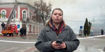 Pryluky TV channel camera crew find themselves at the epicenter of a drone attack 2 Pryluky TV channel journalists, who were working at the city council during the attack, quickly went live after the incident. Screenshot from the video