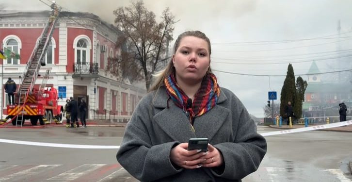 Pryluky TV channel journalists, who were working at the city council during the attack, quickly went live after the incident. Screenshot from the video