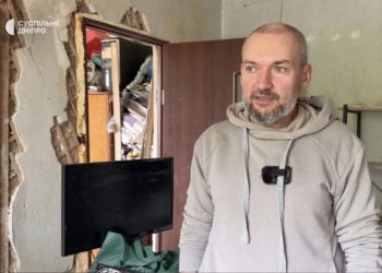 Yurii Tynnyi in the apartment destroyed by russians