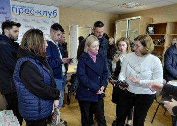  Earlier this May, Ukrainian Members of Parliament led by the Chair of the Temporary Parliamentary Investigative Commission Yevheniia Kravchuk  visited the Journalists’ Solidarity Center in Dnipro and pooled their own funds to purchase a practical safety tool for journalists working under the threat of Russian drone attacks