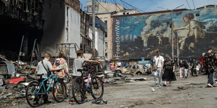 People walk past a heavily damaged shopping centre in Kyiv, Ukraine, on 24 May 2026, after Russian strikes. Credit: Ori Aviram / Middle East Images via AFP.