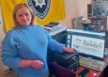 Peremoha newspaper from frontline Krasnopillia receives charging station from NUJU and Ukrainian Media Fund Nordic 15 Olha Kyslenko. Photo from the editorial archive