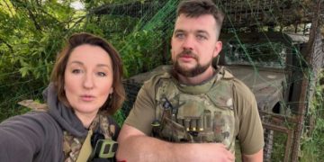 “Drone explodes right in front of us” - war correspondent Olha Kalinovska suffer a concussion near Pokrovske 4 Olha Kalinovska with the press officer of the 148th brigade, Serhii Kolesnichenko, after the drone attack. Photo by Olha Kalinovska