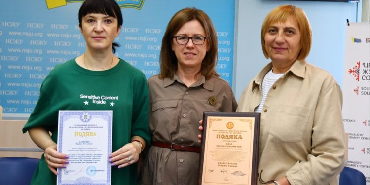 NUJU First Secretary Lina Kushch presents awards at the central office of the NUJU