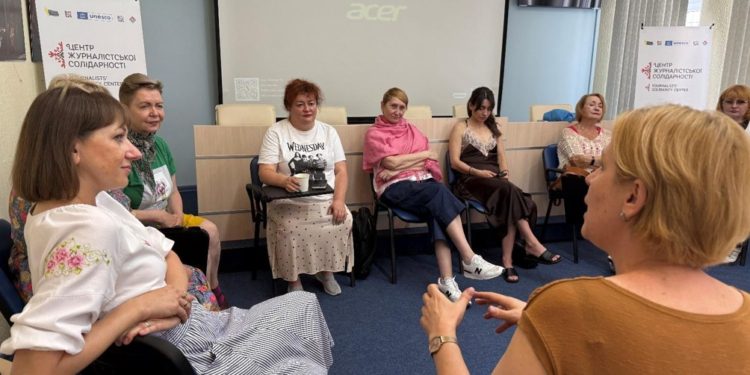 A support group session with psychologist Nataliia Ulko in Kyiv. Photo: Larysa Portianko
